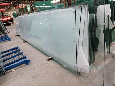 海南紅旗4S店展廳 19毫米超白吊掛鋼化玻璃幕墻的應(yīng)用與優(yōu)勢(shì)